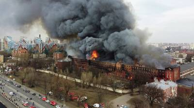 Из горящего хостела рядом с Невской мануфактурой эвакуировали 50 человек