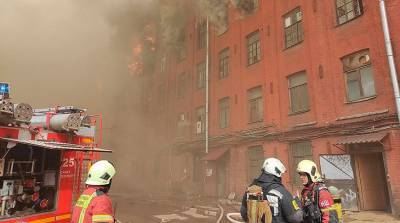 В Петербурге горит фабрика «Невская мануфактура», площадь пожара – 1,5 тыс. кв м.