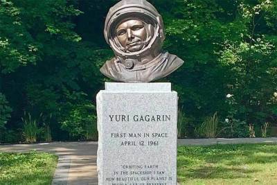 «Возрождение» установит в Ашхабаде бюст Юрию Гагарину