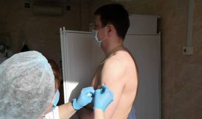 Министр здравоохранения Башкирии Максим Забелин сделал прививку от коронавируса