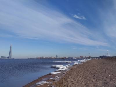 В Петербурге подростков унесло на льдине в Финский залив