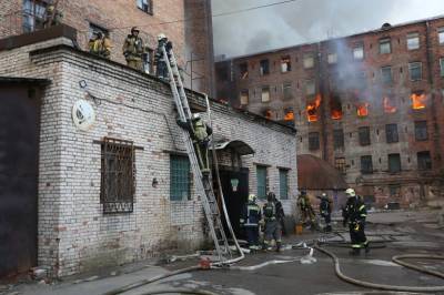 Состояние петербургских пожарных, пострадавших при тушении «Невской мануфактуры», стабильно тяжелое