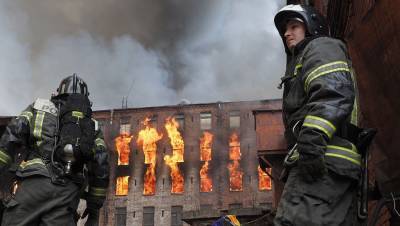 В МЧС рассказали о состоянии пострадавших при тушении пожара в Петербурге спасателей
