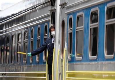 Укрзализныця меняет расписание из-за карантина: какие рейсы отменят