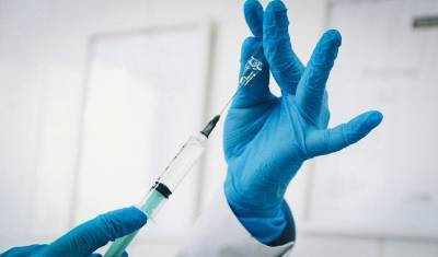 В Москве началась вакцинация от коронавируса на дому