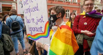 Юрист: ЕС может заставить Латвию изменить Конституцию в пользу ЛГБТ