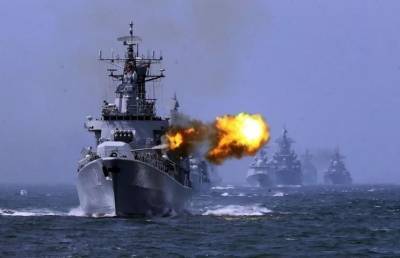 Корабли ВМФ РФ выстроились в боевой порядок вблизи границ Украины