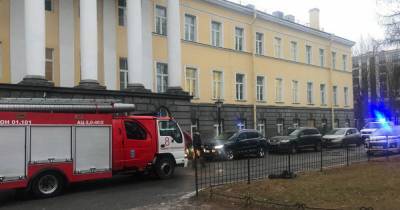 Злоумышленники сообщили о бомбе в судах Петербурга