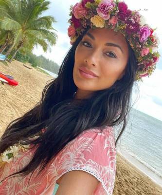 Николь Шерзингер - Алоха! Николь Шерзингер в образе прекрасной островитянки с цветочным венком на голове - skuke.net - штат Гавайи