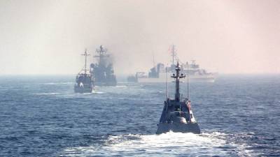 Россия отправила свои военные корабли в Черное море