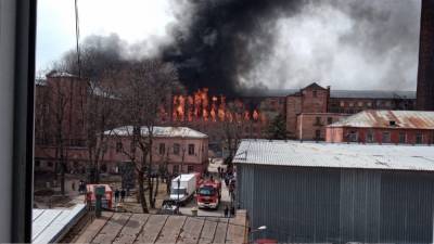 Возможной причиной пожара на "Невской мануфактуре" назвали умышленный поджог