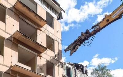 Пятьдесят домов по реновации демонтировали в Москве по технологии «умного сноса»