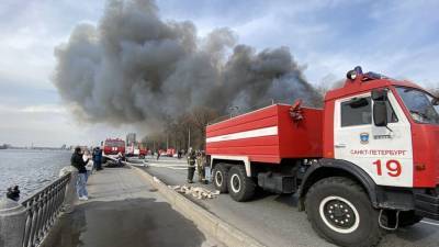 Предварительной причиной пожара на "Невской мануфактуре" назвали поджог