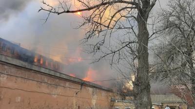 Названа предварительная причина пожара на Невской мануфактуре в Петербурге