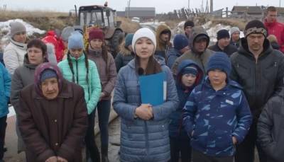 На Урале жители села, отрезанного паводком, сняли фильм о своей жизни