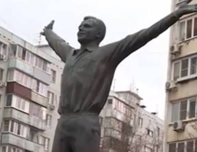В Ростове к 60-летию первого полёта человека в Космос отреставрировали памятник Ю.Гагарину