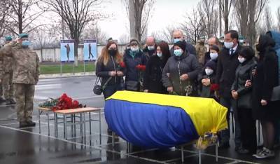 Без отца осталися маленький сын: украинцы простились с 22-летним воином, погибшем на Донбассе