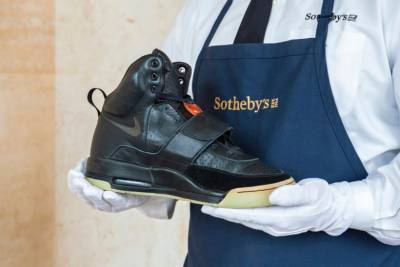 Sotheby’s продасть кросівки Nike Air Yeezy Каньє Веста за мільйон доларів