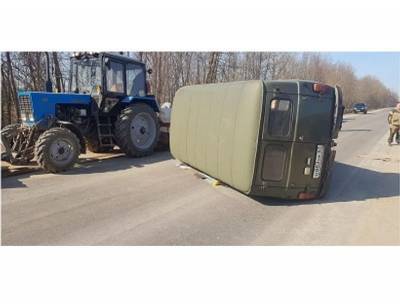 В Смоленской области «УАЗ» протаранил трактор