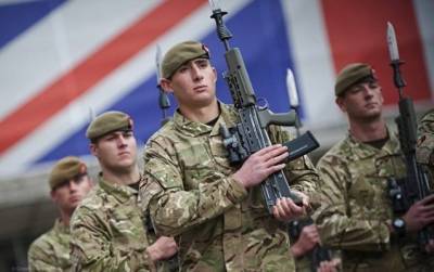 Британскую армию лишают мужественности ради «инклюзивности»