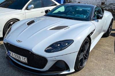 В столице заметили самый дорогой Aston Martin на нашем рынке (ФОТО)