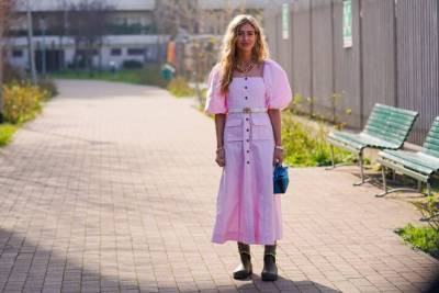 Streetstyle: как модницы носят резиновые сапоги этой весной