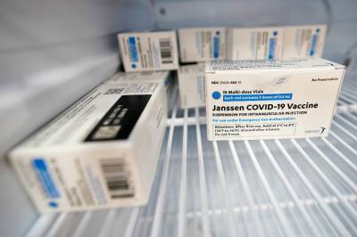 В США прекращают использование вакцины J&J из-за проблемы со свертыванием крови