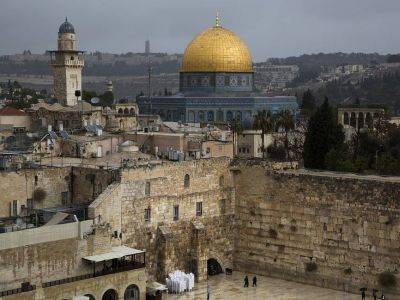 Израиль разрешит въезд для привитых от коронавируса туристов