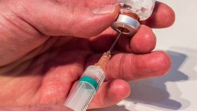 Правительство США рекомендовало приостановить использование вакцины Johnson & Johnson