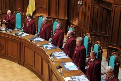 Суд отказался наказывать двух судей КСУ за конфликт интересов
