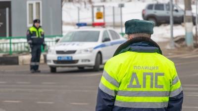 ФАН публикует видео с места ДТП в Петербурге, где Porsche Cayenne протаранил ограждение