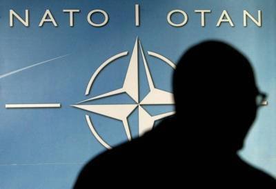 НАТО перебрасывает войска к границе России