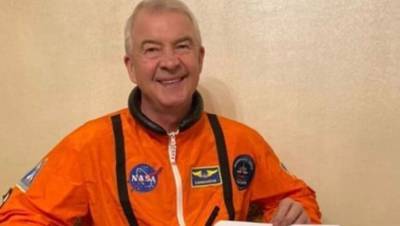 Депутат ЗакСа Погорелов поздравил россиян с Днём космонавтики в костюме NASA