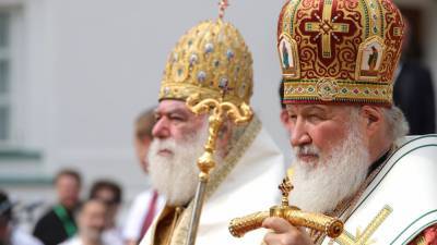 Патриарх Кирилл заявил, что Святые Дары не подвержены инфекции