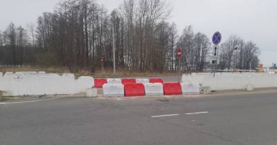 Перед въездом в аэропорт "Храброво" закрыли разворот для машин (фото)