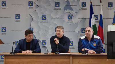 «Ситуация сложная»: Радий Хабиров выехал в Дуванский район к месту образования ледового затора