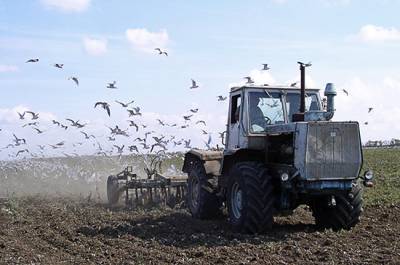 В России хотят ввести единые требования по использованию тракторов