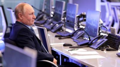 Путин и Мишустин ознакомились с работой координационного центра правительства России