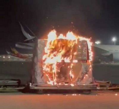 В аэропорту Гонконга загорелся груз со смартфонами