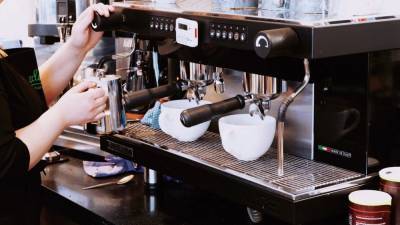 Продавцы московской кофейни продали посетительнице спирт вместо воды