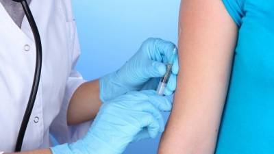 Врачи о фейках вокруг вакцинации COVID-19: «Бояться нужно чего-то реального»