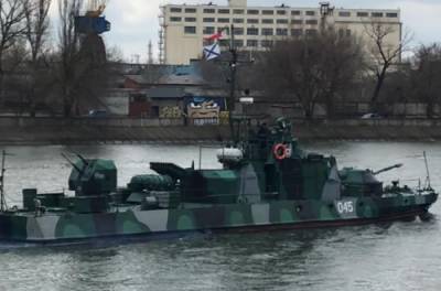 РФ отправила в Черное море 15 военных кораблей