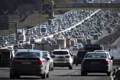 Дептранс оценил пробки на дорогах Москвы в семь баллов