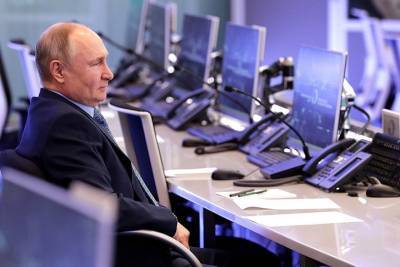 Путин проверил работу координационного центра правительства России