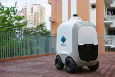 В Сингапуре роботы доставляют людям продукты (ВИДЕО)