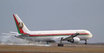 Александр Лукашенко прилетел в Баку