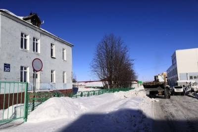 Подъезды к социально-значимым объектам в Заполярье были почищены от снега по сигналу северян
