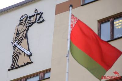 Минчанку оштрафовали на 2610 рублей за красно-белую одежду