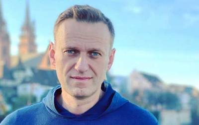 Объявившего в тюрьме голодовку Навального пригрозили кормить насильно