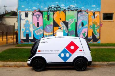 В Хьюстоне пиццу Domino’s Pizza начали доставлять автономные электрические «робокурьеры» Nuro (такой способ постепенно вытеснит курьеров-людей)